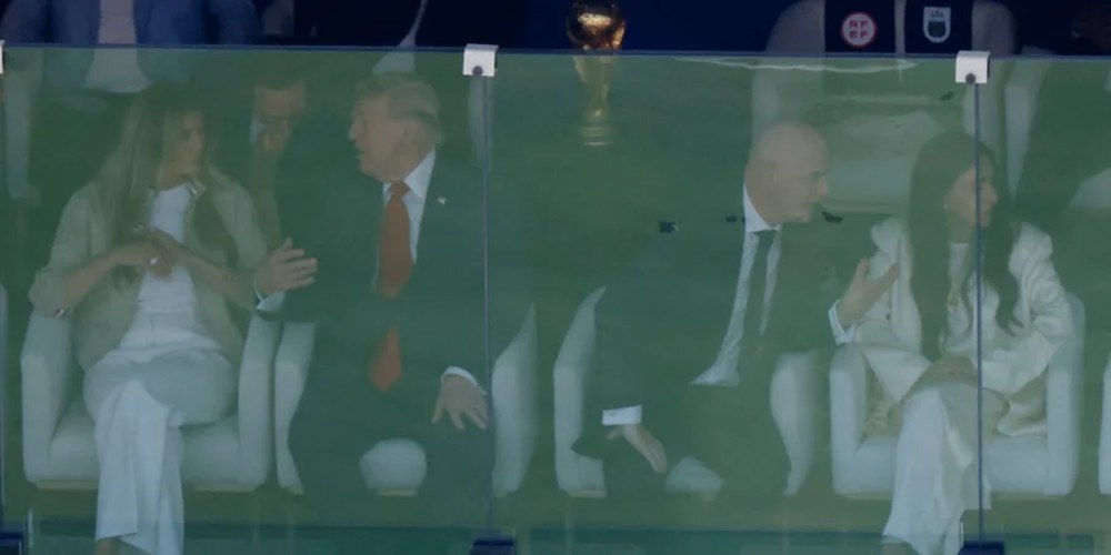 Меланія та Дональд Трамп із Джанні Інфантіно у VIP-ложі на фіналі чемпіонату світу-2026 на стадіоні «Метлайф»