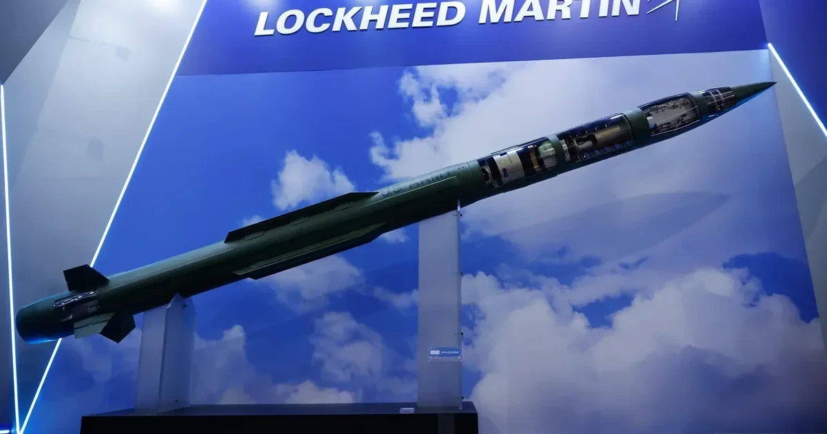 Ілюстративне фото ракети PAC-3 (MSE) до комплексів Patriot та архівне фото системи THAAD