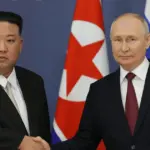 Лідер Північної Кореї Кім Чен Ин та глава росії володимир путін під час зустрічі на космодромі «Східний» в Амурській області